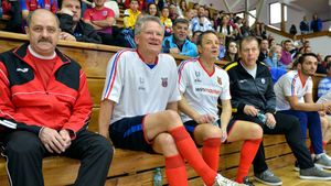 „Stătea la hotelul ăla, soția nu era cu el. Noi nu știam viața pe care o duce”. Cum şi-a ascuns adevărata existență unul dintre cei mai mari fotbalişti români