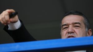 Gigi Becali a spart un televizor în pauza meciului!** Vezi de ce!