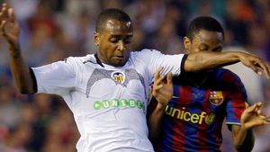 Fotbalist al Valenciei,** reținut de poliție!