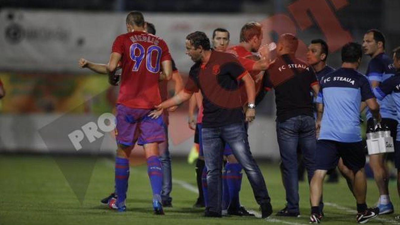 Fundașii lui Reghe, criticați: "Avem MARI probleme în defensivă!" Singurul plus: ATACUL! "Și-a ajutat colegii, a făcut breșe în apărare"