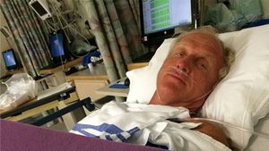 FOTO | La un pas de tragedie. Greg Norman și-a tăiat mâna cu o drujbă