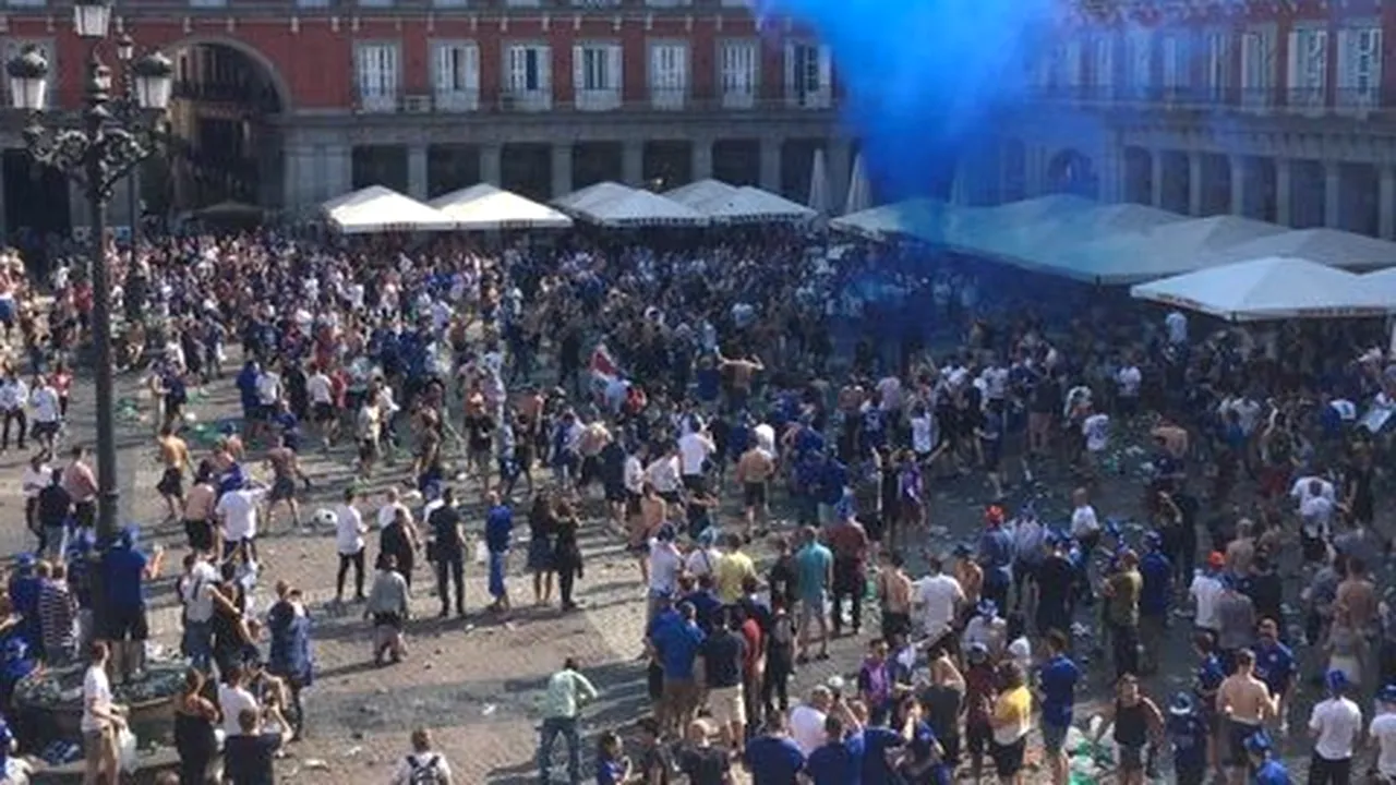 Fanii lui Leicester s-au DEZLĂ‚NȚUIT în centrul Madridului! VIDEO Opt englezi, arestați de forțele de ordine