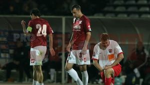 Rapidiștii evoluează în alb-vișiniu!