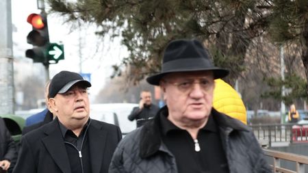 Milionarii din fotbalul românesc i-au adus un ultim omagiu lui Dinu Gheorghe, fostul preşedinte de la Rapid şi Dinamo