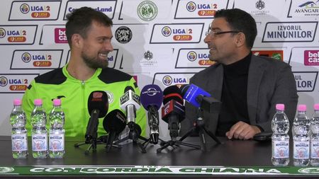 Eugen Trică, moment haios la prezentarea lui Gabi Tamaș la Concordia Chiajna. Și-a pus ochelarii pentru a-l privi pe noul său jucător: ”E adevărat! Deci tu ești! Mă bucur foarte mult”