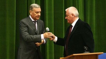 Mircea Sandu a anunțat că se retrage: "Îmi închei misiunea la 50 de ani de fotbal executiv! Probabil că Dragomir va candida la șefia FRF"