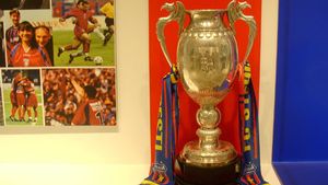 "Cupa României a ajuns acasă!"** Steaua își invită suporterii să se pozeze cu trofeul