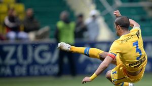 Trei victorii la rând pentru Mulțescu și "lupii" sunt la două puncte de CFR. Petrolul - Ceahlăul 2-0. Geraldo și Tamuz au înscris pentru gazde