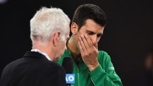 Fanii lui Djokovic, furioşi după descalificarea sârbului de la US Open: "E clar că acea arbitră este de vină"
