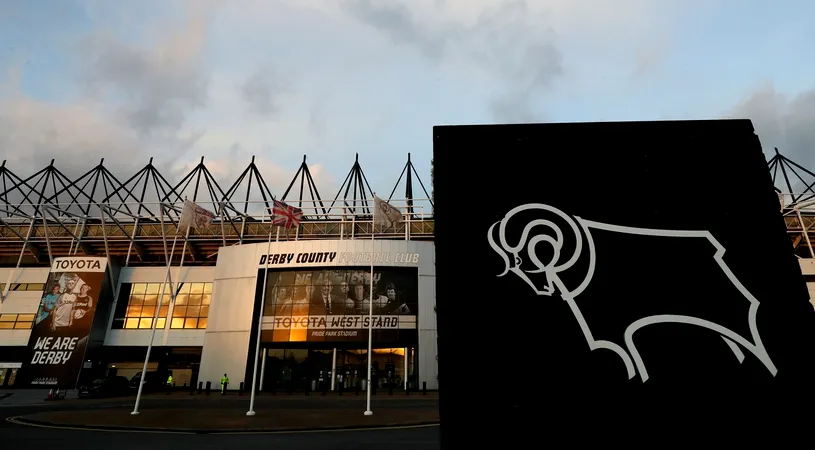 Un spaniol de 29 de ani este un patron de fotbal mai excentric decât Pablo Cortacero de la Dinamo! Erik Alonso, cel care cumpără Derby County, pretinde că e campion mondial de box și postează fotografii la bustul gol pe Instagram