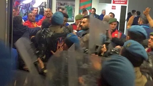 VIDEO | Cum a pornit bătaia de la meciul lui Kayserispor. Șumudică a fost provocat de un adversar. Turcii sar în apărarea românului