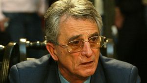 "E o veste îngrozitoare! Plâng pentru tinerețea lui!"