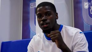 Universitatea Craiova l-a prezentat ca venind din liga a cincea franceză, deși a venit din a treia! Au început să curgă valurile de ironii: „Seamănă leit cu Cămătaru!"