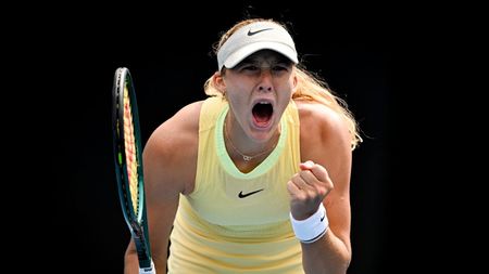 Rusoaica de 16 ani continuă să scrie istorie la Australian Open. Revenire spectaculoasă de la 1-5 în decisiv