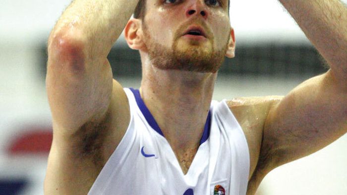 Românul cu slam dunk-ul din Italia!** INTERVIU Vlad Moldoveanu: "Putem ieși cu capul sus din grupa pentru CE 2013"