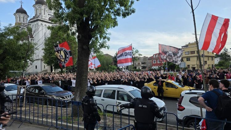 EXCLUSIV Întâlnire crucială în războiul siglei de la Dinamo! Ultrașii au mers la sediul clubului. Concluziile ședinței care ar putea aduce liniștea în tabăra „câinilor”