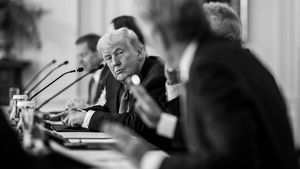 „Lăsați Groenlanda în pace”: Imnul national al SUA, întrerupt la Londra în fața a milioane de telespectatori