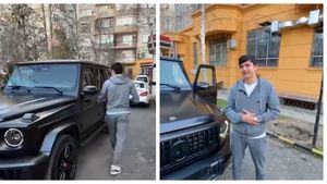 În Uzbekistan, David Popovici n-ar trebui să-şi facă griji că şi-a cumpărat un Porsche. Fotbalistul Khusanov a primit cadou de la conaționalii săi un Mercedes clasa G, de peste 160.000 de euro
