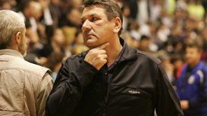 Voina, la plecarea spre Danemarca: "Ca lumea să iasă în stradă trebuie să realizăm noi ceva"