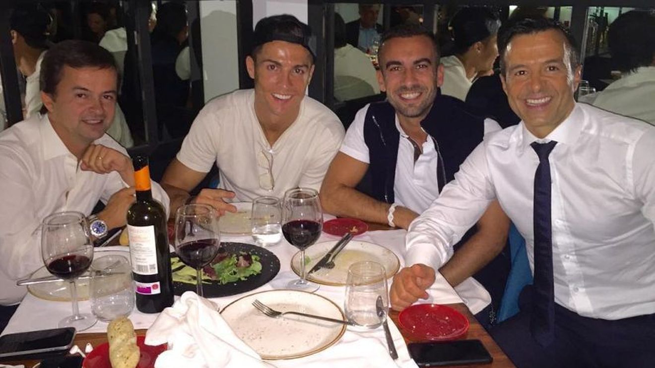 Cristiano Ronaldo poartă pe mână accesorii de un milion de euro FOTO