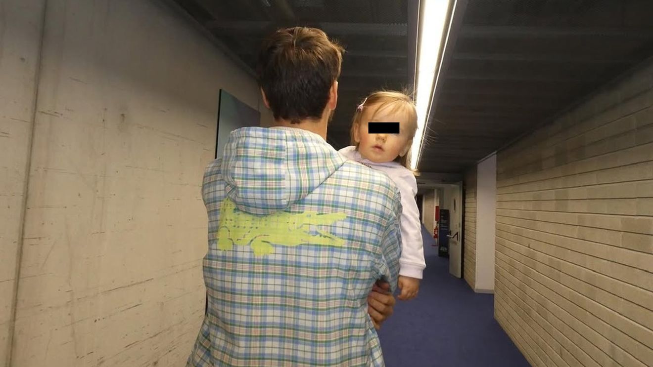 Rusul este la pământ în carieră, dar nu-i pasă dacă acest lucru e din cauza măririi familiei sale: „Îmi iubesc fiicele, îmi iubesc soția”