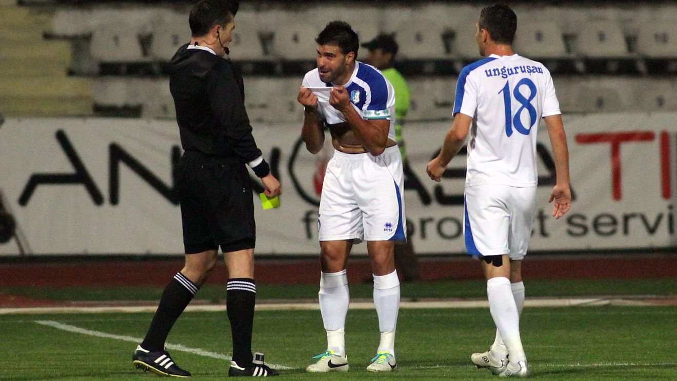 Arbitrii devin fotbaliști