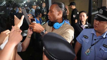 Didier Drogba** a fost așteptat de 750 de fani la sosirea în China
