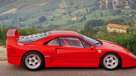 Un fermier s-a dus la un dealer auto să-i vândă un Ferrari F40 pentru o sumă de bani şi un SUV banal la schimb. Cea mai ciudată afacere rămâne plină de mister