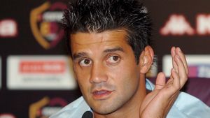 Sport: "Primele contacte pentru transferul lui Chivu la Barcelona"