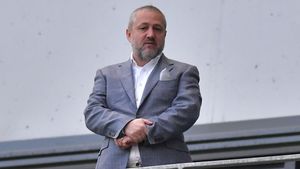 Adrian Mutu, mesaj pentru Mihai Rotaru, după ce a fost prezentat la FC U Craiova: „Punem prietenia pe pauză! Sunt sigur că va înțelege” | VIDEO