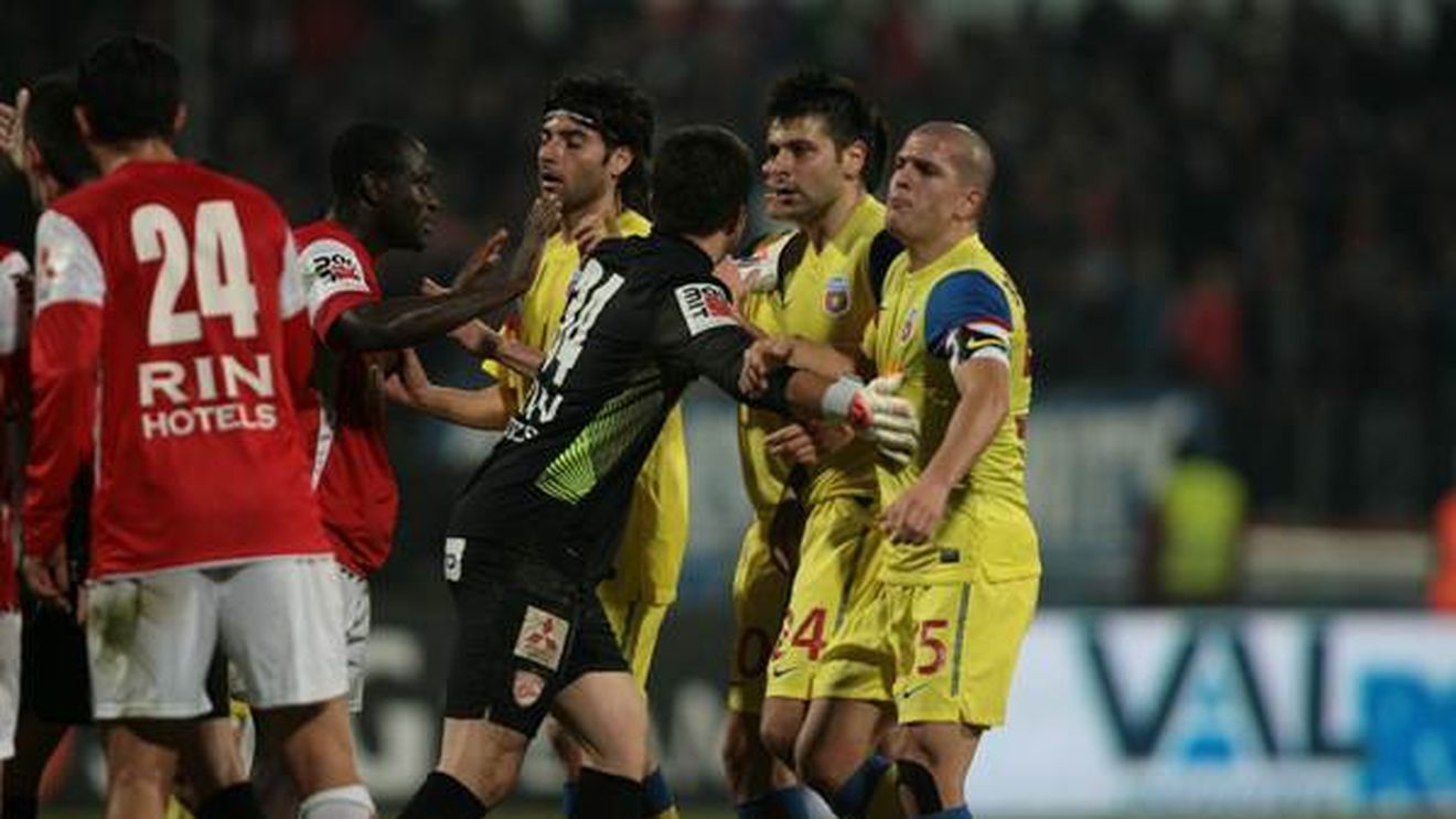 Încă o lovitură pregătită de Steaua lui Dinamo?** Omul despre care Becali crede că ar face echipa să "cânte" le-a trântit ușa în nas 'câinilor': l-a lăsat mască pe Badea