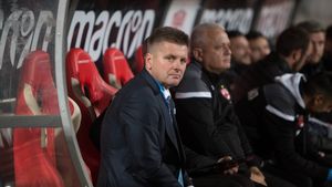 OFICIAL | Dinamo a transferat un fundaș central din Liga 2! ”A intrat în programul de pregătire al echipei!”