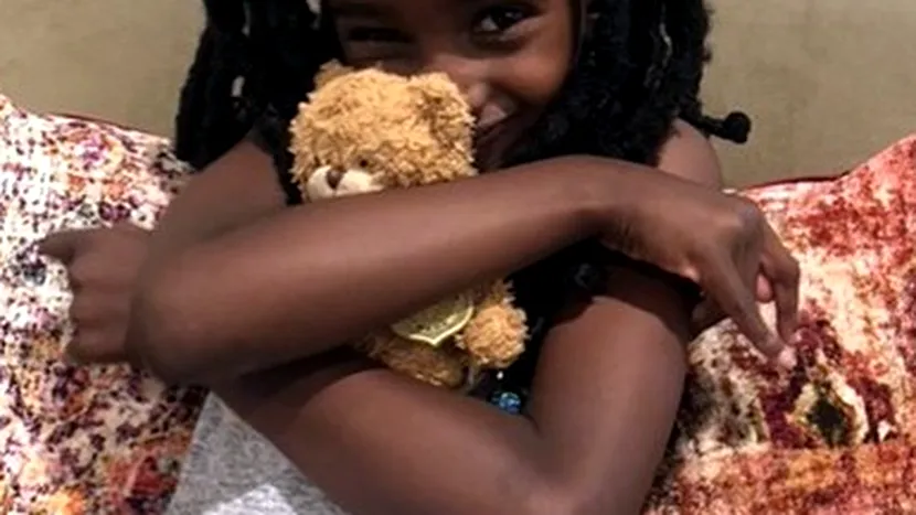 O fată orfană și-a recuperat ursulețul de pluș pierdut cu un an în urmă. ”Era ceva special la acel ursuleț”