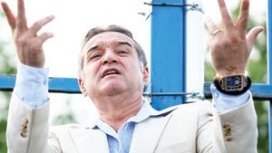 Becali a încercat să dea lovitura din închisoare: 400.000 de euro pe an pentru vârful care ar face un "cuplu perfect" cu Sânmărtean! 