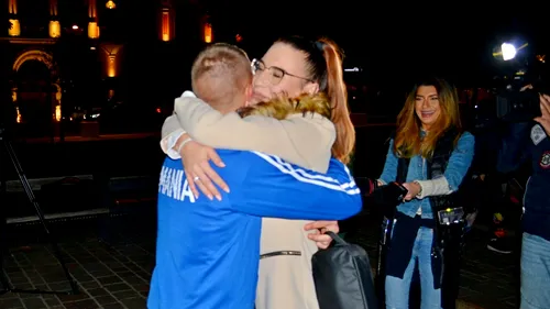 Gestul neașteptat al golgheterului Campionatului Mondial de minifotbal! Și-a surprins iubita la revenirea în România | FOTO
