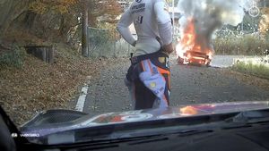 Un pilot spaniol, aproape de moarte după ce mașina a luat foc în timpul raliului. Scene incredibile în Japonia! Cum s-a încheiat totul | VIDEO