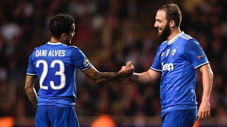 Lecție de eficiență predată de Allegri! AS Monaco - Juventus 0-2, în prima manșă a semifinalelor Ligii Campionilor. Italienii au "omorât" meciul după "dubla" lui Higuain din pasele decisive ale lui Dani Alves