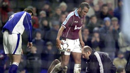 Acum fix 13 ani, Paolo Di Canio intra în legendă cu gestul acesta! VIDEO Englezii au numit-o cea mai mare mostră de fair-play din istorie 