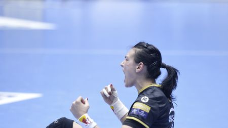 Le-au dat cât a încăput în tur și s-au calificat în Final Four! CSM București s-a "îmbujorat" cu golurile Cristinei Neagu la Metz. CRONICA unui meci în care s-au livrat emoții chiar și după o victorie clară la București