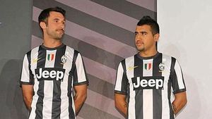 FOTO Juventus și-a prezentat echipamentele pentru sezonul viitor:** "Nu este important să câștigi, dar e singurul lucru care contează"