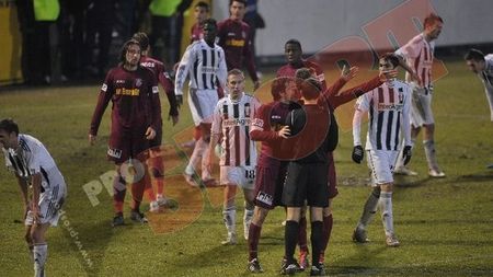 Hațegan, de NEATINS!** Crăciunescu: "NU POT să trag o concluzie peste arbitru!" Cum a fost comentat hențul în careu al lui Nuno Diogo