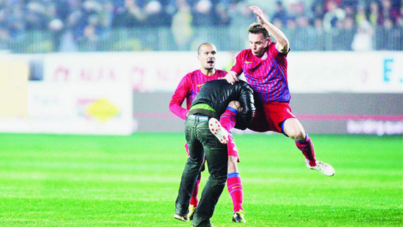 Martinovic va intra în istorie!** Regulamentul FRF va fi schimbat după incidentele de la Ploiești: jucătorii se pot apăra de huligani