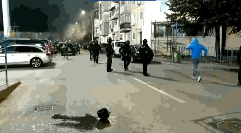 Anunțul Jandarmeriei după incidentele cu ultrașii Craiovei, în timpul meciului de la Severin cu Rapid! Sancțiunile primite de fanii olteni
