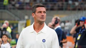 Apariție surpriză în tribunele San Siro. Ce vedetă de la PRO TV a fost invitată de Chivu la meciul lui de debut în Serie A