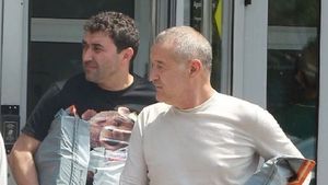 Cât de credincios îi este Ionuț Luțu stăpânului său Gigi Becali. Dezvăluire incredibilă despre loialitatea fostului fotbalist de la Steaua: „Dacă îl pune să dea cu capul în stâlp în fiecare zi, el dă”