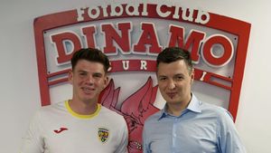 Transfer oficial la Dinamo. Jucătorul de națională a semnat: „Contract pe 4 ani”