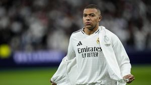 „Alerta Mbappe!”. Imaginile cu starul lui Real Madrid, chiar înainte de finala cu Barcelona, au pus pe jar Spania