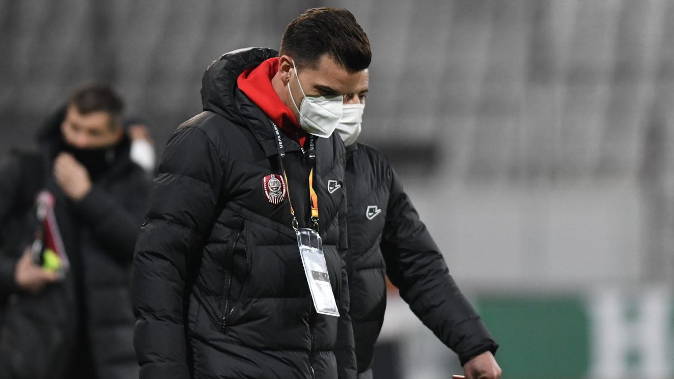 Oficialii lui CFR Cluj, șocați înaintea meciului de la Botoșani: „E un pericol pentru jucători!” Ion Crăciunescu: „Arbitrul n-ar trebui să dea drumul la joc!” FOTO