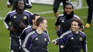 Țintă identificată!** Mourinho răspunde agresiv după ce mai mulți galactici au anunțat că își fac bagajele! El e mijlocașul deturnat din drumul spre United