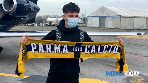 Parma vrea să producă multe milioane de euro cu Dennis Man și a scos deja la vânzare tricoul fotbalistului român. Cu ce număr va juca fostul atacant de la FCSB